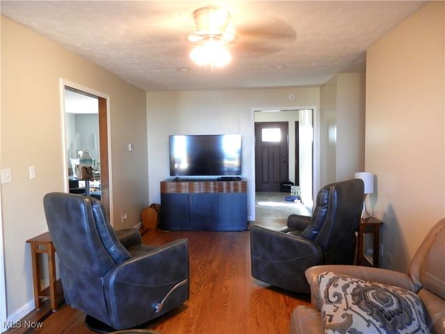 33091 Lake Shore Boulevard, Eastlake, OH 44095