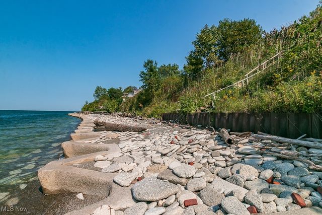 33091 Lake Shore Boulevard, Eastlake, OH 44095