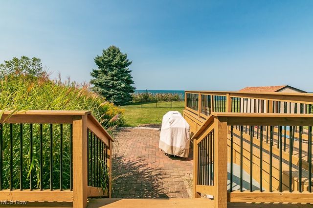 33091 Lake Shore Boulevard, Eastlake, OH 44095