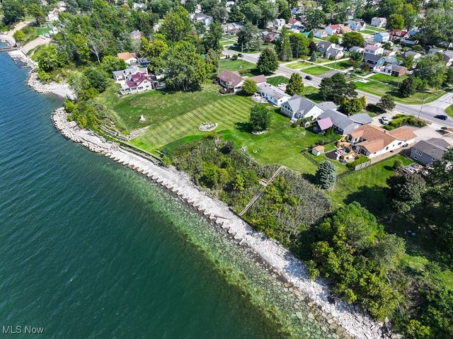 33091 Lake Shore Boulevard, Eastlake, OH 44095