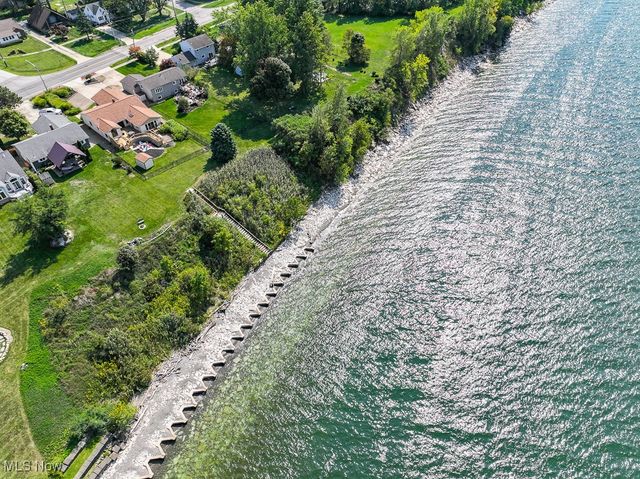 33091 Lake Shore Boulevard, Eastlake, OH 44095