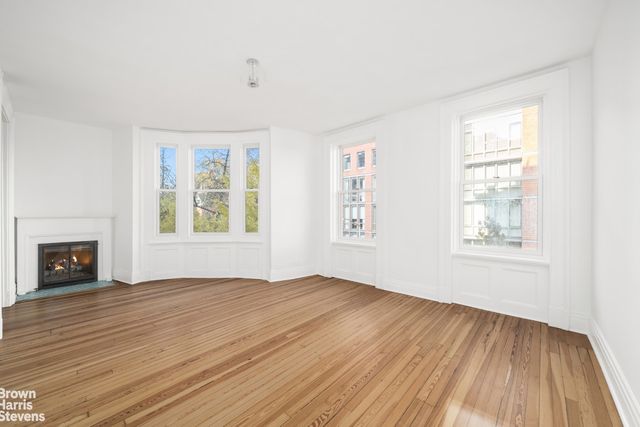 402 W 20TH Street, New York City, NY 10011