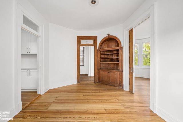 402 W 20TH Street, New York City, NY 10011