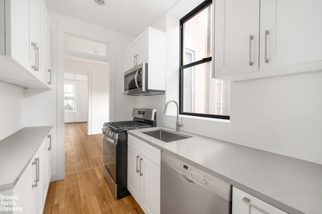 402 W 20TH Street, New York City, NY 10011