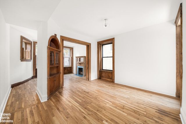 402 W 20TH Street, New York City, NY 10011