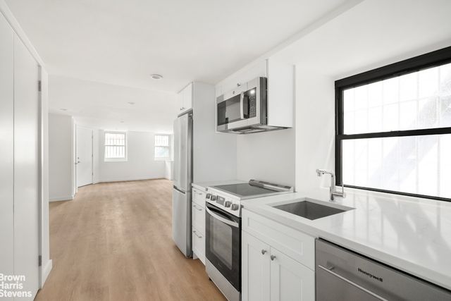 402 W 20TH Street, New York City, NY 10011