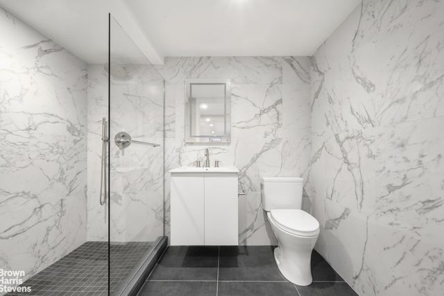 402 W 20TH Street, New York City, NY 10011