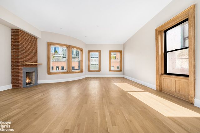 402 W 20TH Street, New York City, NY 10011