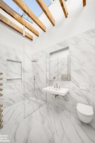 402 W 20TH Street, New York City, NY 10011