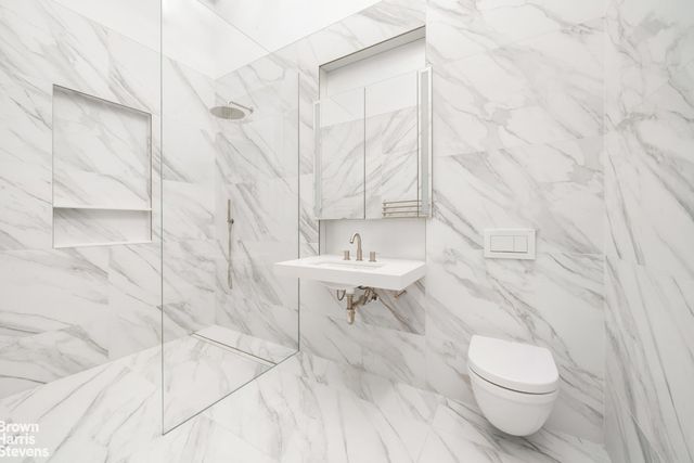 402 W 20TH Street, New York City, NY 10011