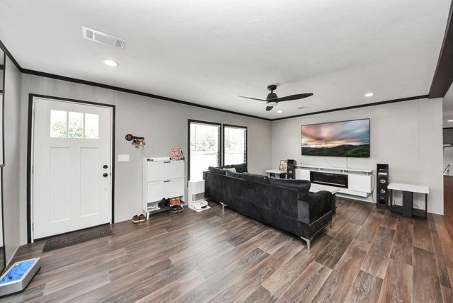 828 Road 5607, Cleveland, TX 77327