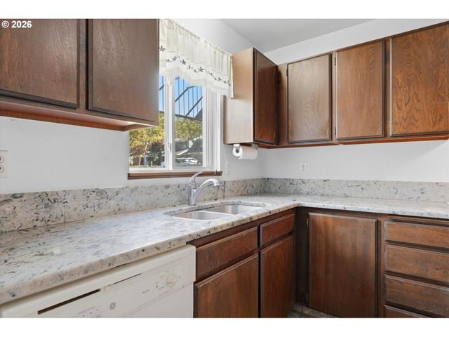 17815 Nw LAKEWAY Ct, Beaverton, OR 97006