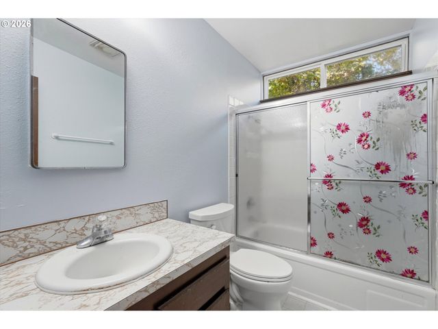 17815 Nw LAKEWAY Ct, Beaverton, OR 97006