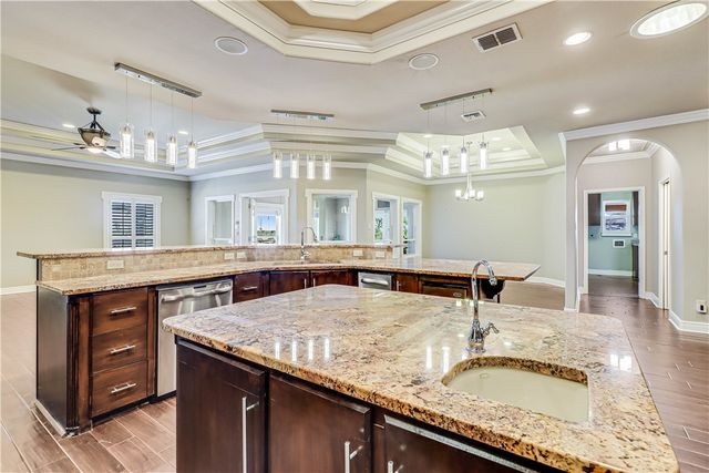 113 Bay Ct, Aransas Pass, TX 78336