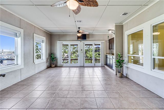 113 Bay Ct, Aransas Pass, TX 78336