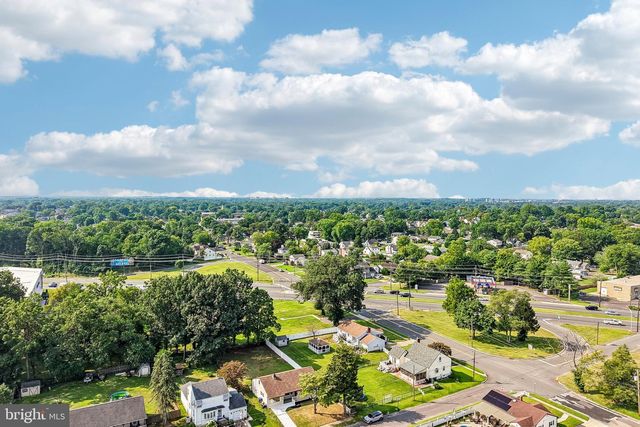 712 E WOODLAWN AVE, Maple Shade, NJ 08052