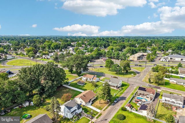 712 E WOODLAWN AVE, Maple Shade, NJ 08052