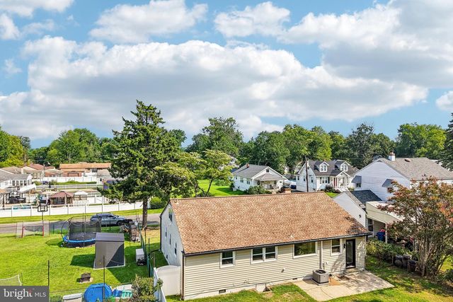 712 E WOODLAWN AVE, Maple Shade, NJ 08052