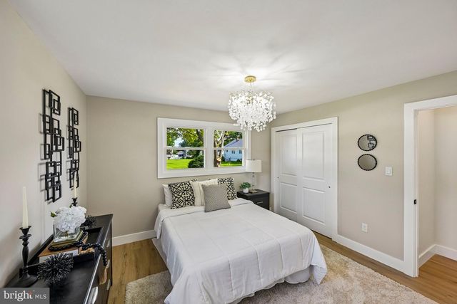 712 E WOODLAWN AVE, Maple Shade, NJ 08052