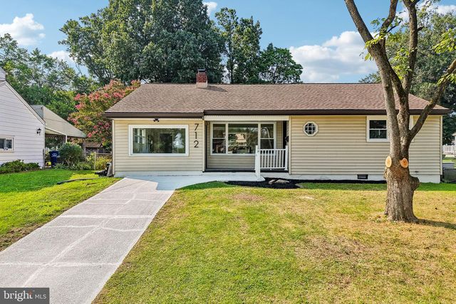 712 E WOODLAWN AVE, Maple Shade, NJ 08052