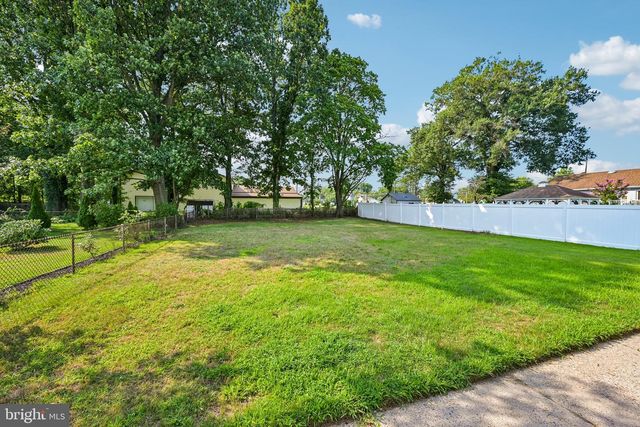 712 E WOODLAWN AVE, Maple Shade, NJ 08052