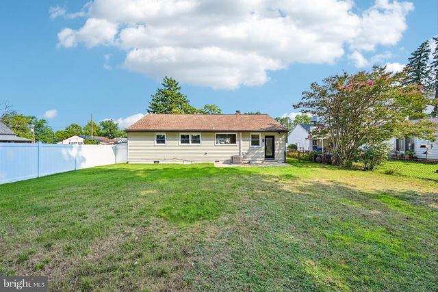 712 E WOODLAWN AVE, Maple Shade, NJ 08052