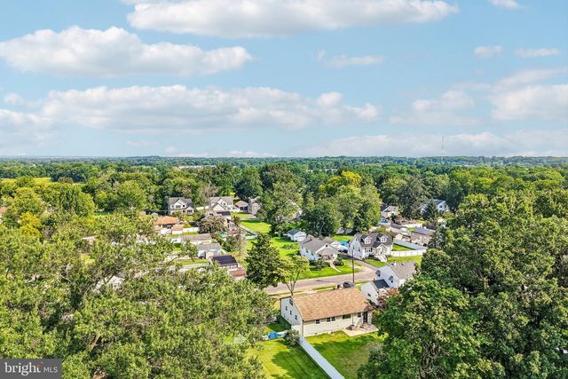 712 E WOODLAWN AVE, Maple Shade, NJ 08052