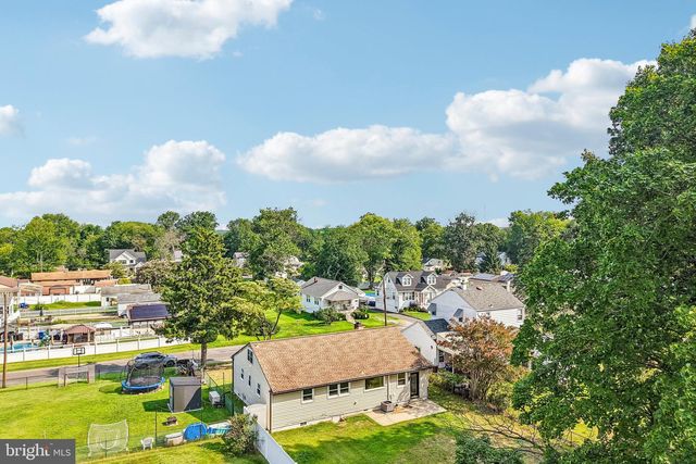 712 E WOODLAWN AVE, Maple Shade, NJ 08052