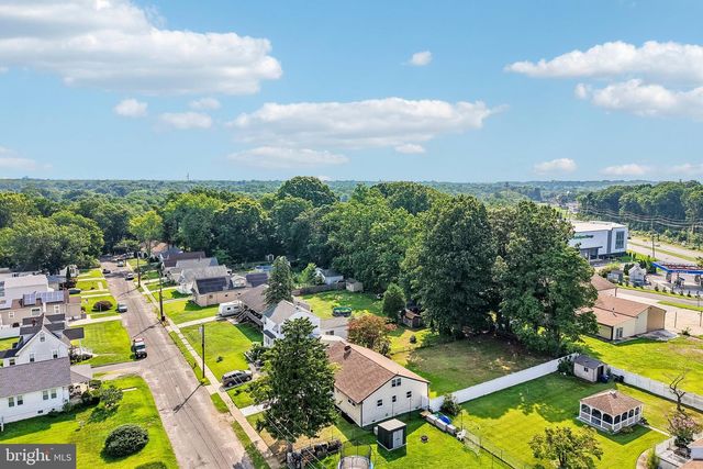 712 E WOODLAWN AVE, Maple Shade, NJ 08052