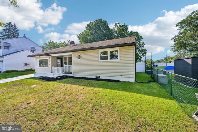 712 E WOODLAWN AVE, Maple Shade, NJ 08052