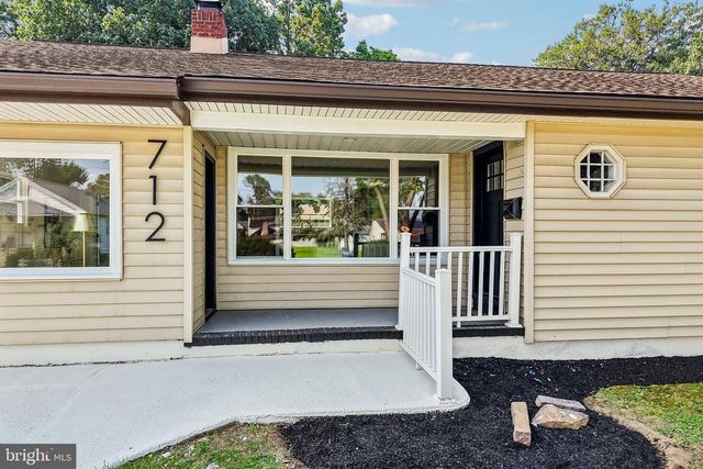 712 E WOODLAWN AVE, Maple Shade, NJ 08052