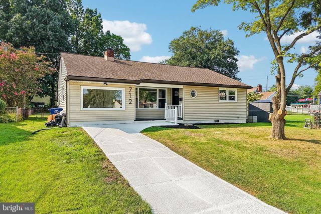 712 E WOODLAWN AVE, Maple Shade, NJ 08052