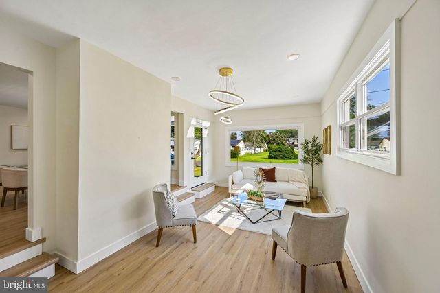 712 E WOODLAWN AVE, Maple Shade, NJ 08052