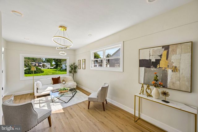 712 E WOODLAWN AVE, Maple Shade, NJ 08052