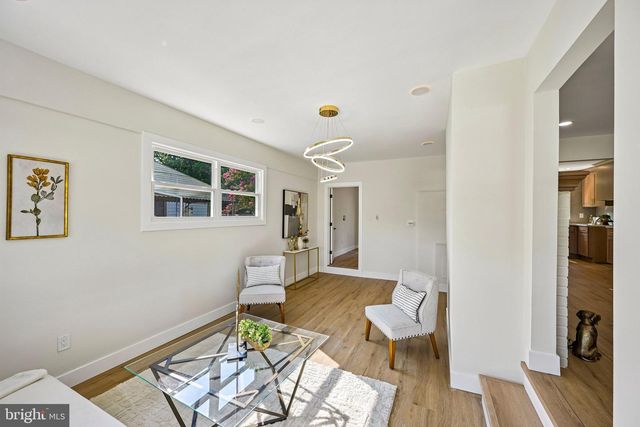 712 E WOODLAWN AVE, Maple Shade, NJ 08052