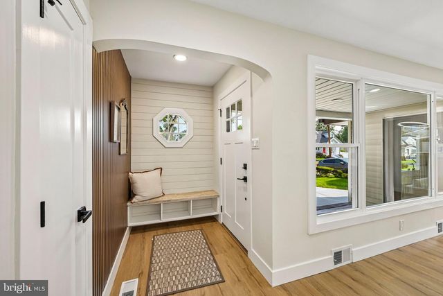 712 E WOODLAWN AVE, Maple Shade, NJ 08052