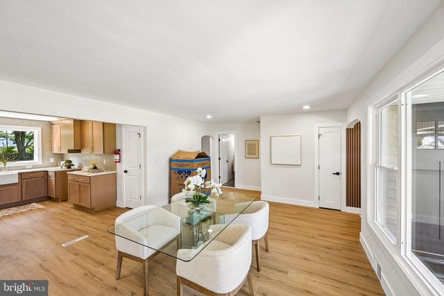 712 E WOODLAWN AVE, Maple Shade, NJ 08052