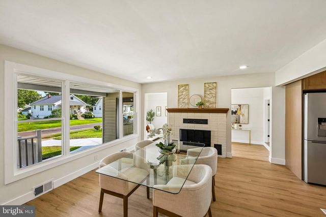 712 E WOODLAWN AVE, Maple Shade, NJ 08052
