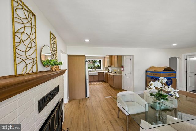712 E WOODLAWN AVE, Maple Shade, NJ 08052