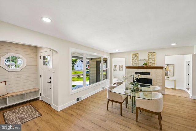 712 E WOODLAWN AVE, Maple Shade, NJ 08052
