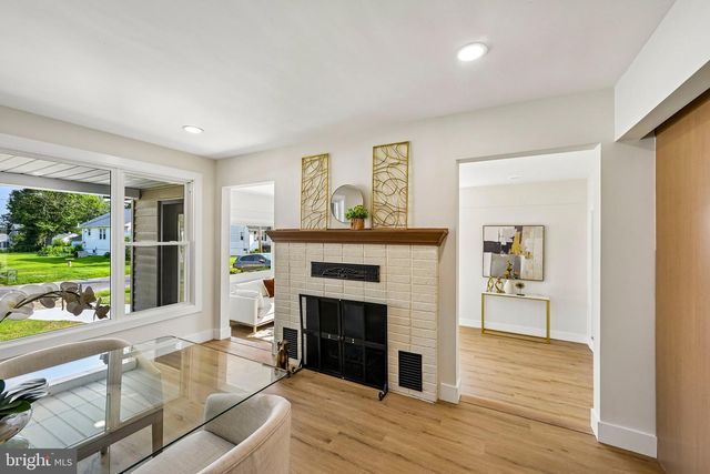 712 E WOODLAWN AVE, Maple Shade, NJ 08052
