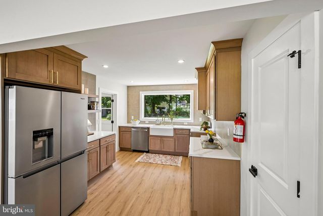 712 E WOODLAWN AVE, Maple Shade, NJ 08052