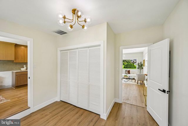 712 E WOODLAWN AVE, Maple Shade, NJ 08052