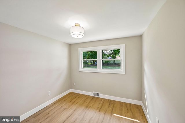 712 E WOODLAWN AVE, Maple Shade, NJ 08052