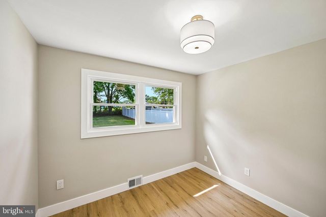 712 E WOODLAWN AVE, Maple Shade, NJ 08052