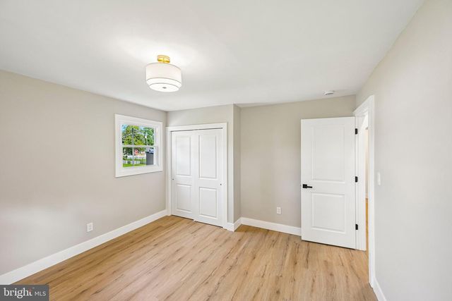 712 E WOODLAWN AVE, Maple Shade, NJ 08052