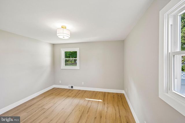 712 E WOODLAWN AVE, Maple Shade, NJ 08052