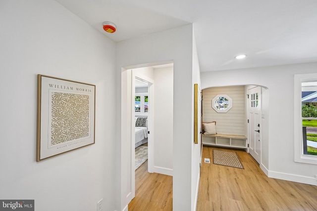 712 E WOODLAWN AVE, Maple Shade, NJ 08052