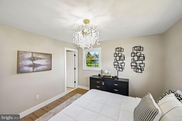 712 E WOODLAWN AVE, Maple Shade, NJ 08052