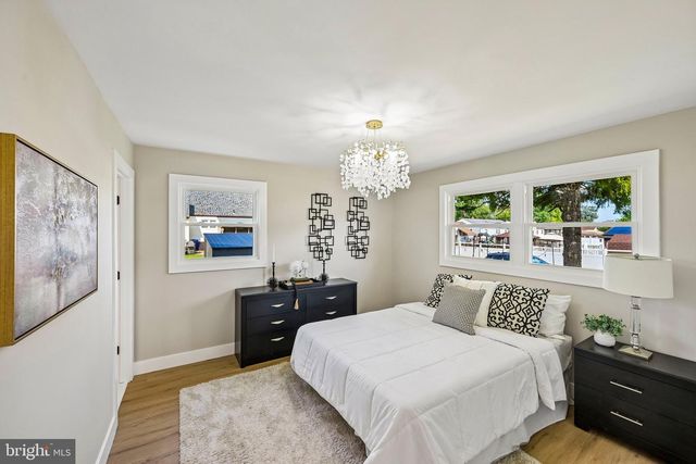712 E WOODLAWN AVE, Maple Shade, NJ 08052